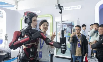Robot Pintar China Tampil Atraktif, Warga Swiss Terpukau