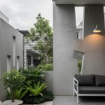 Teras Bebas Serangga? Coba 4 Warna Cat Plafon Ini