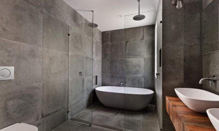 Jenis Material Lantai Kamar Mandi Yang Aman Saat Basah
