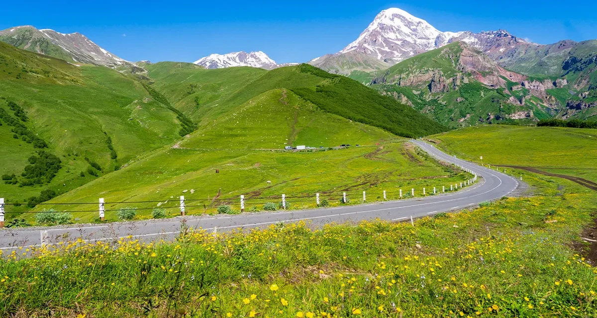 Georgian Military Highway Lintasan Sejuk Dan Indah Di Dunia