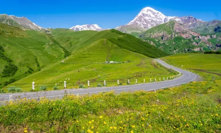 Georgian Military Highway Lintasan Sejuk Dan Indah Di Dunia