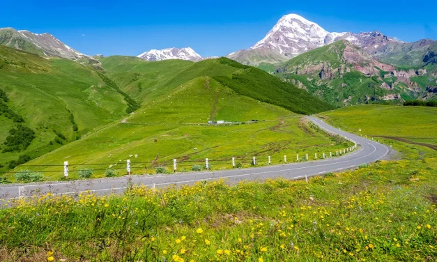 Georgian Military Highway Lintasan Sejuk Dan Indah Di Dunia