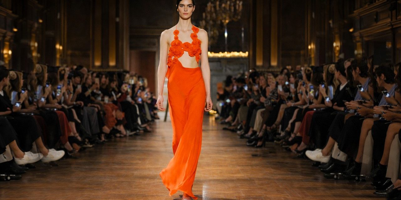Tampil Elegan! Victoria Beckham Di Paris Fashion Week 2026